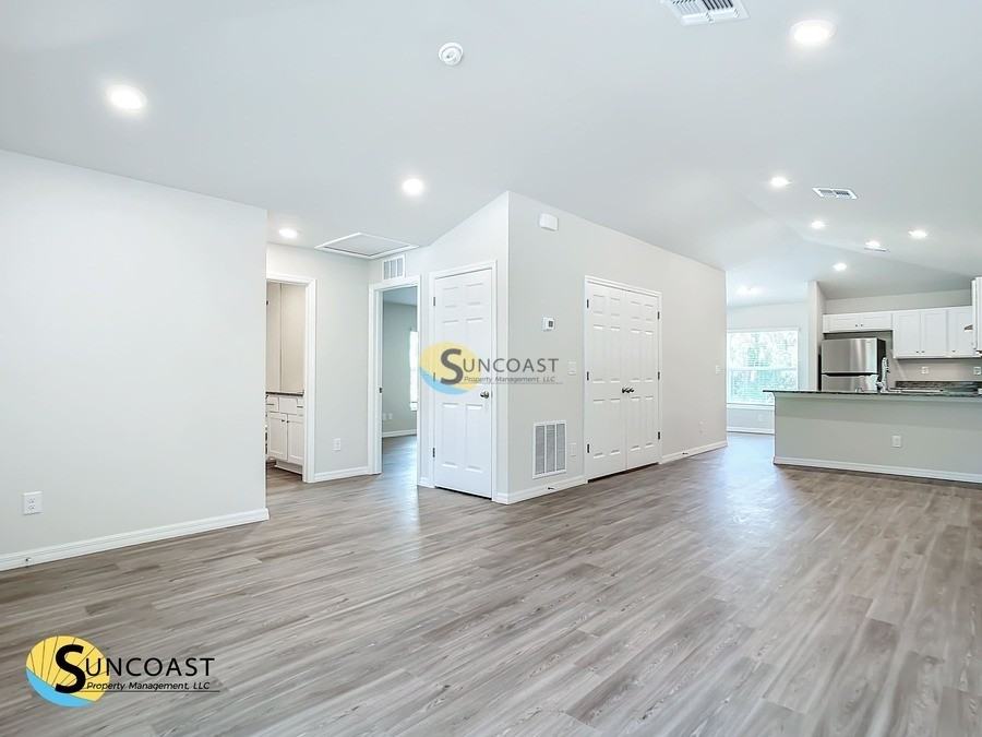 11050 Reims Ave - Photo 4 of 18