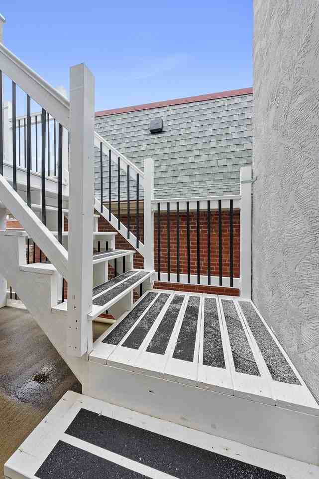 127 E 8th Ave #127 - Photo 5 of 35