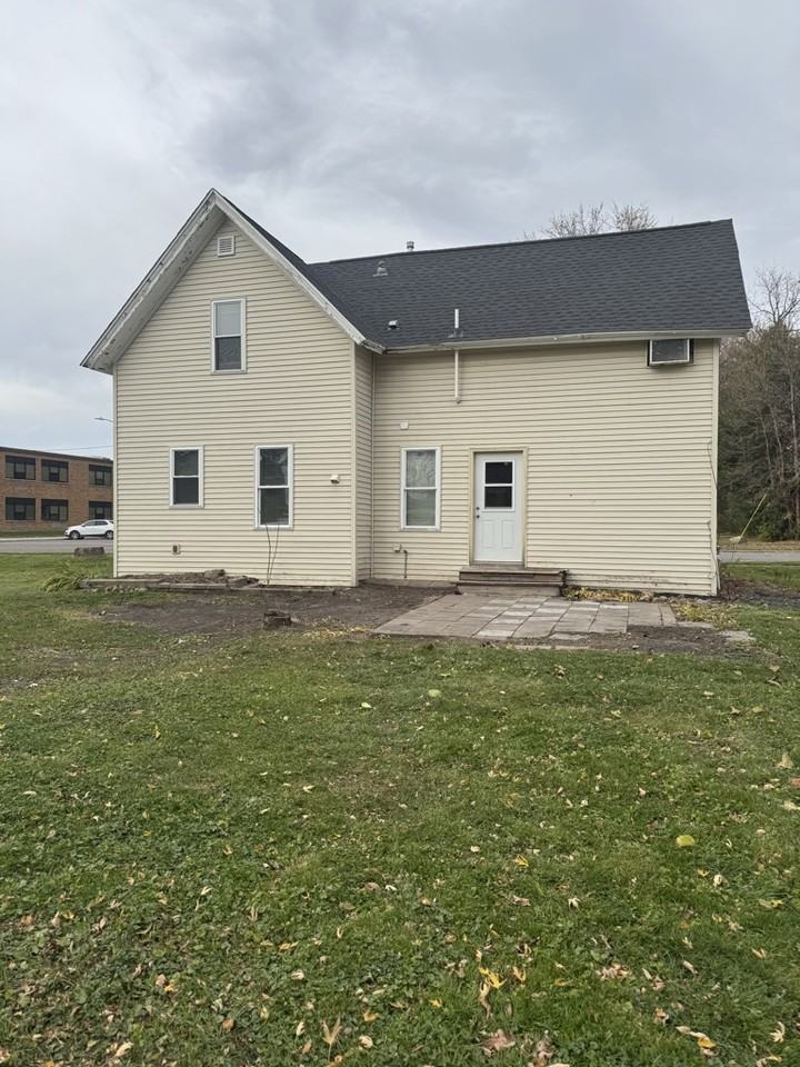 1260 Main St - Photo 2 of 14