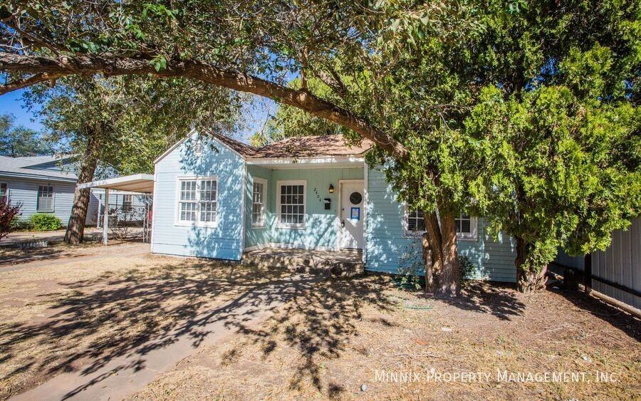 2404 27th Street - Photo 4 of 39