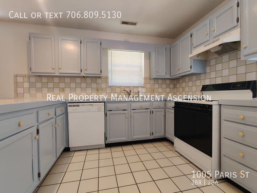 1005 Paris St - Photo 5 of 21