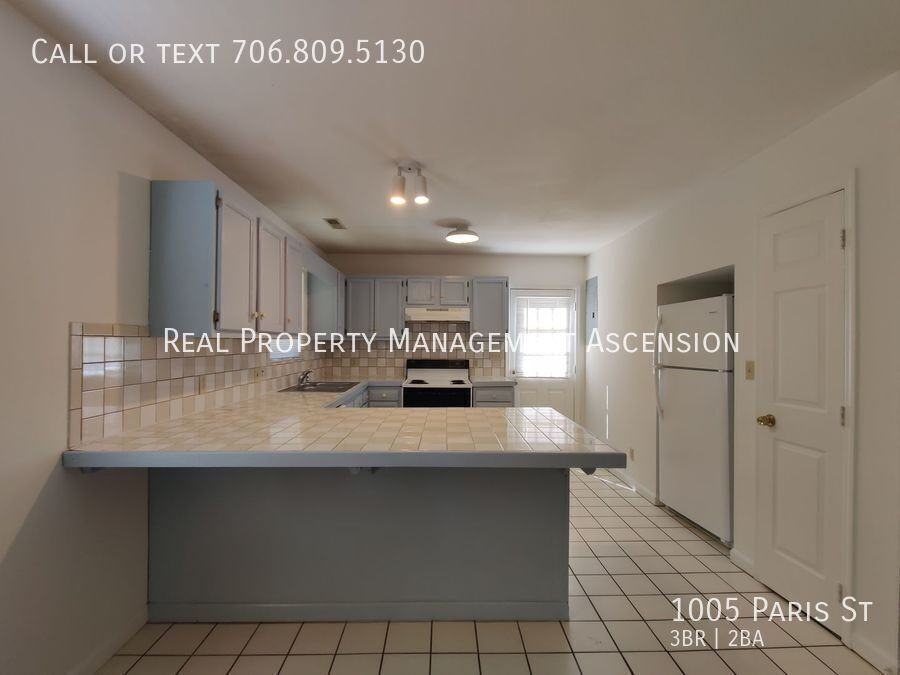 1005 Paris St - Photo 6 of 21