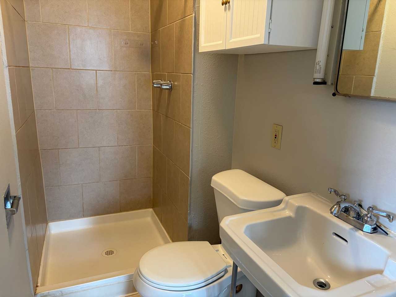 818 N Corona St #2 - Photo 5 of 19