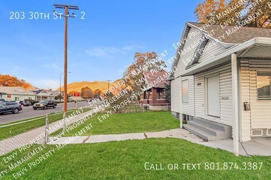 203 30th Street #2 - Photo 3 of 16