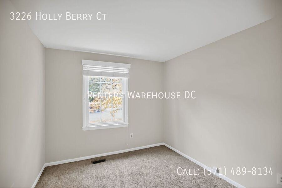 3226 Holly Berry Ct - Photo 7 of 18