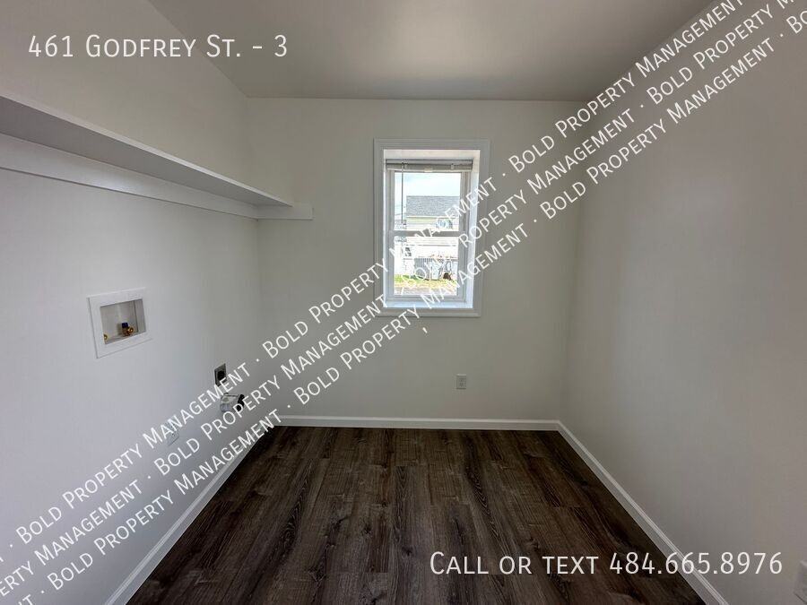 461 Godfrey St #3 - Photo 7 of 9