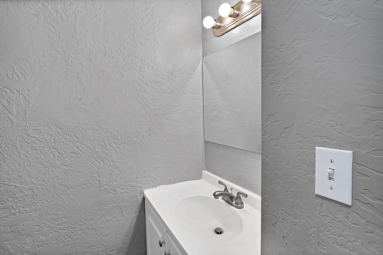 529 Colorado Ave - Photo 3 of 19