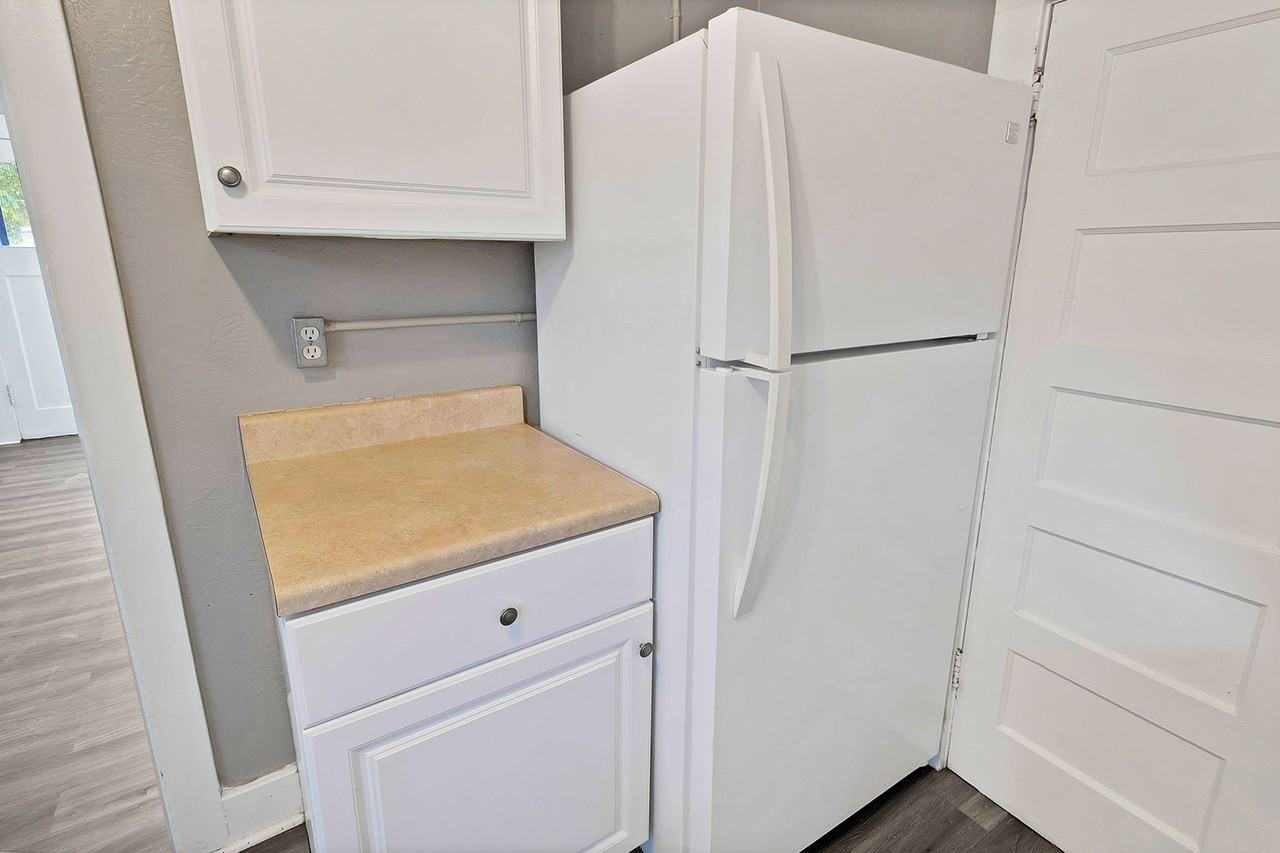 529 Colorado Ave - Photo 5 of 19