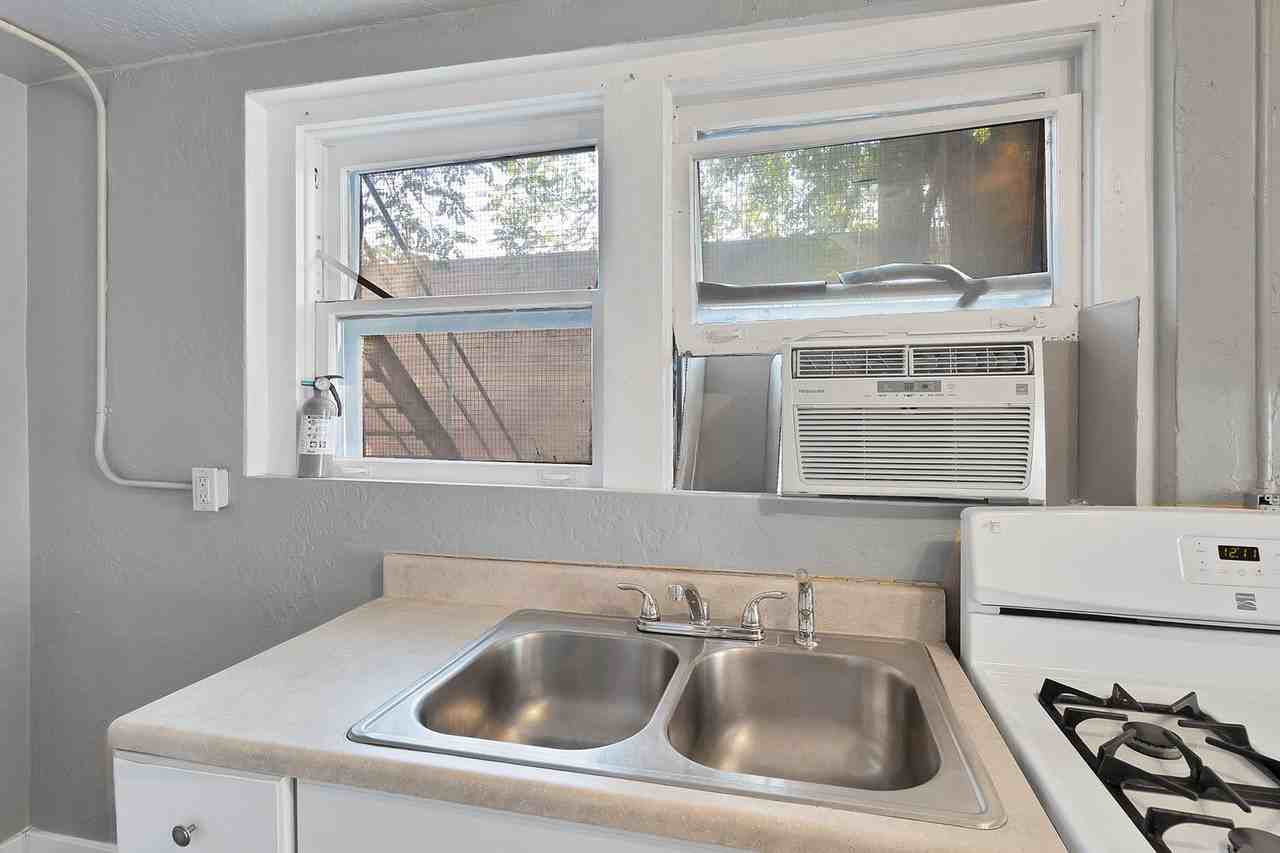 529 Colorado Ave - Photo 7 of 19