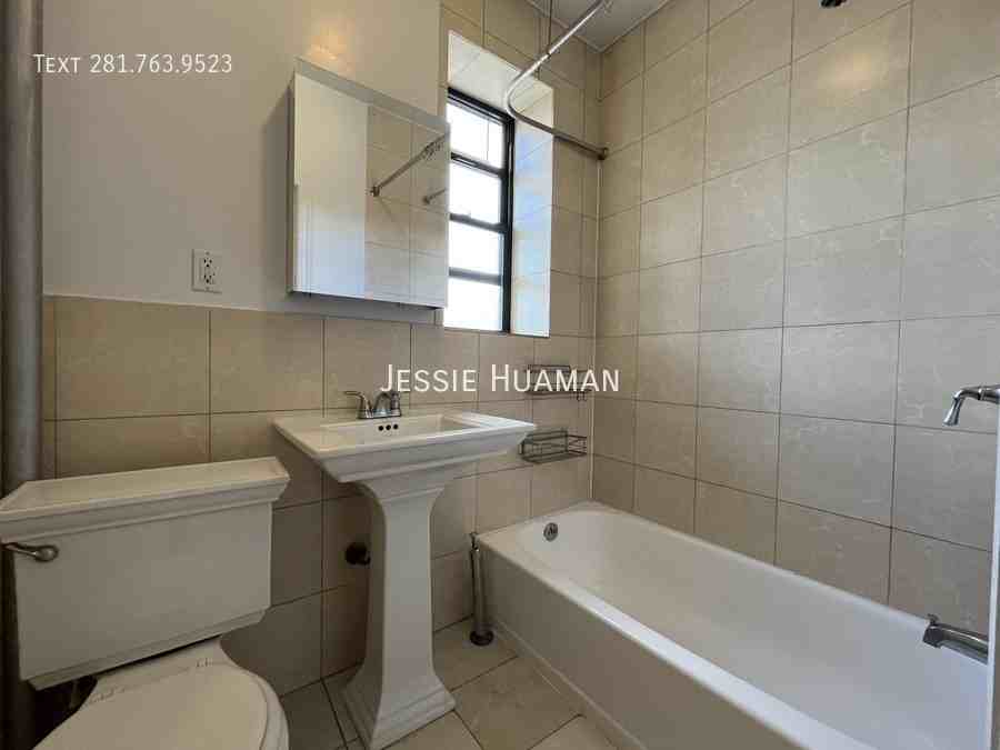 207 W 11th St #5DD - Photo 6 of 8