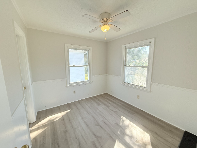 120 North Pinewood Drive #4 - Photo 5 of 6