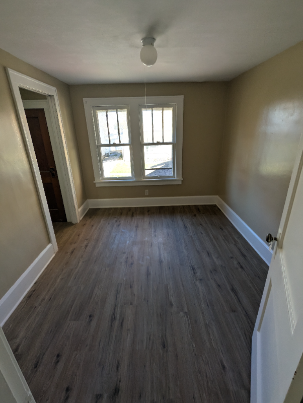 146 Fairlawn Ave - Photo 6 of 13