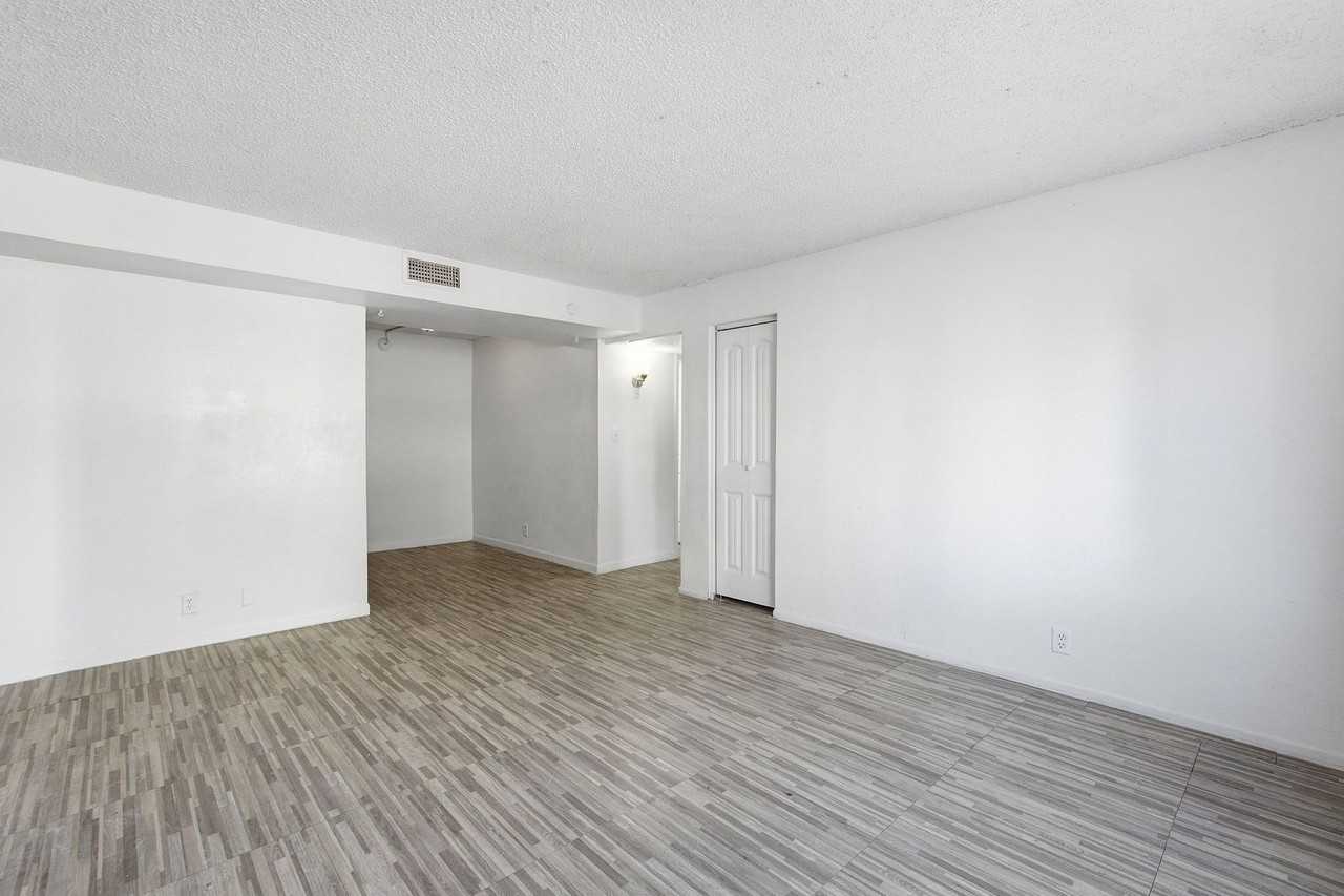 6301 N 64th Drive - Photo 2 of 50