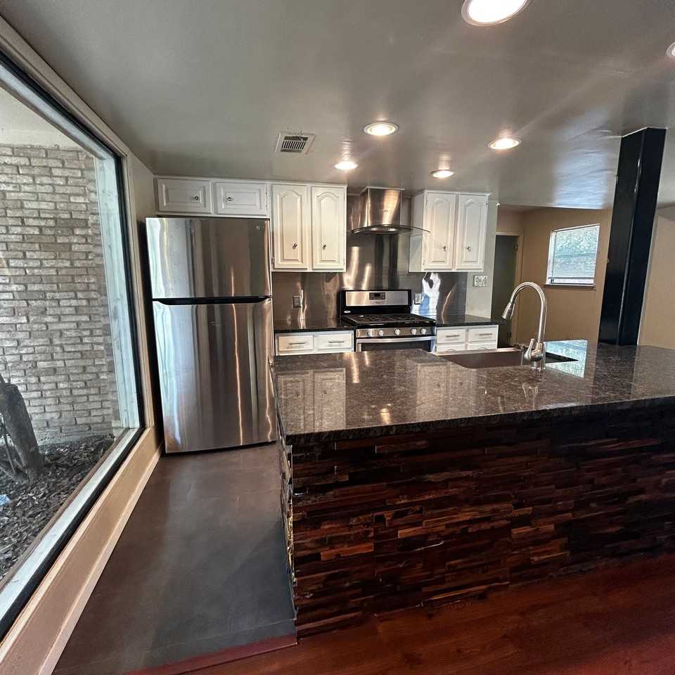 3901 Knollwood Dr!!! 5/3!!! - Photo 3 of 50