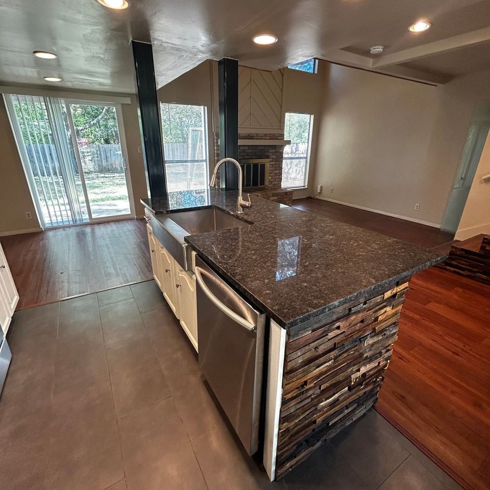 3901 Knollwood Dr!!! 5/3!!! - Photo 6 of 50