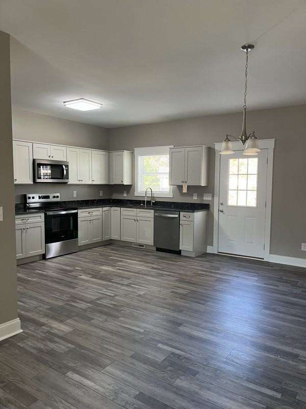 703 Green Rd - Photo 2 of 9