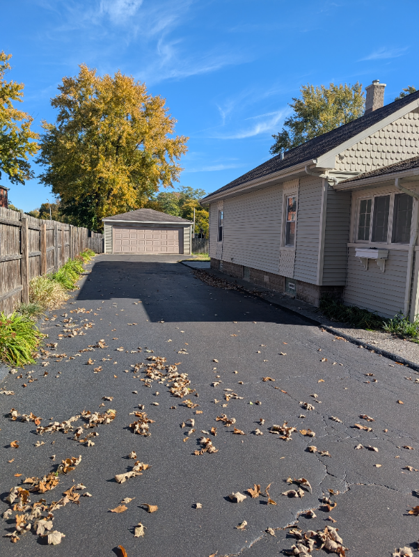 14837 Keating Ave - Photo 2 of 20