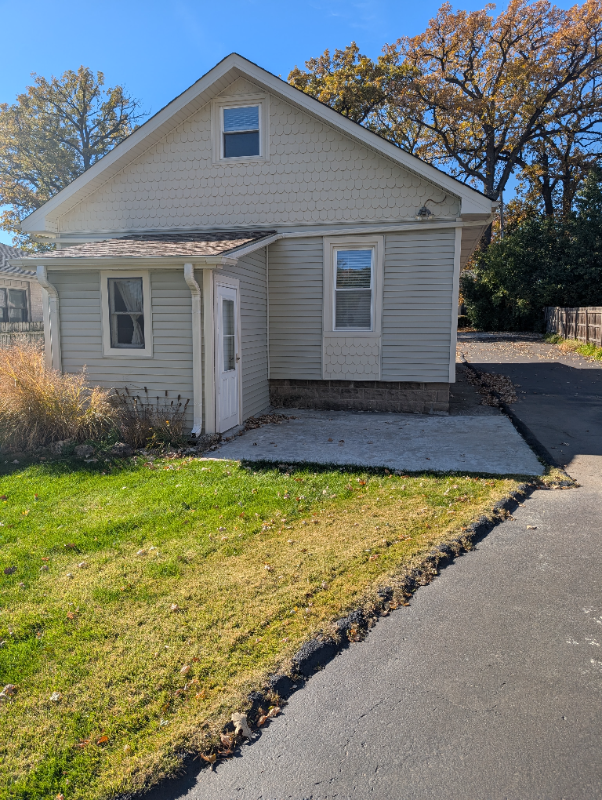 14837 Keating Ave - Photo 3 of 20