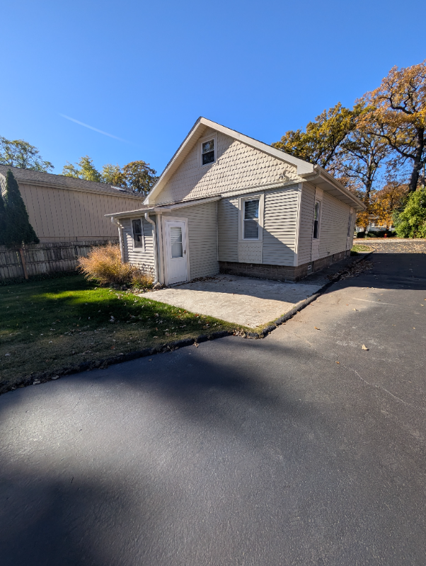 14837 Keating Ave - Photo 5 of 20