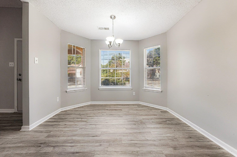 1433 S Wellington St - Photo 2 of 4