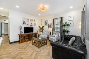 featured image of 10 Riker St