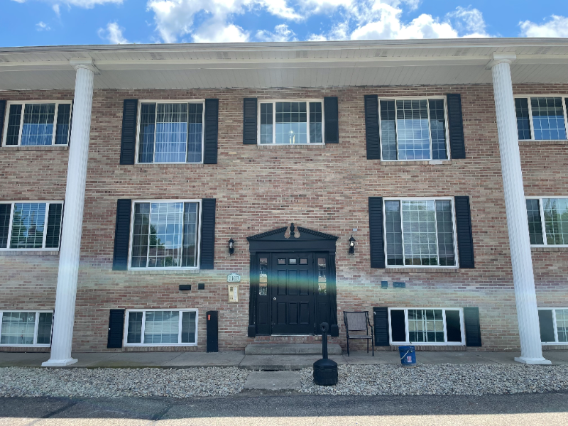 1101 W Maple St #4 - Photo 3 of 16