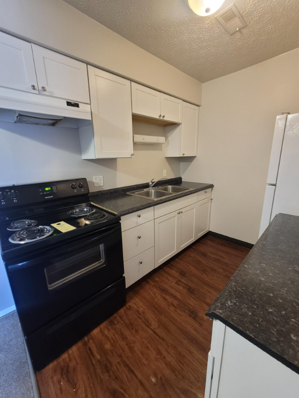 1101 W Maple St #4 - Photo 7 of 16