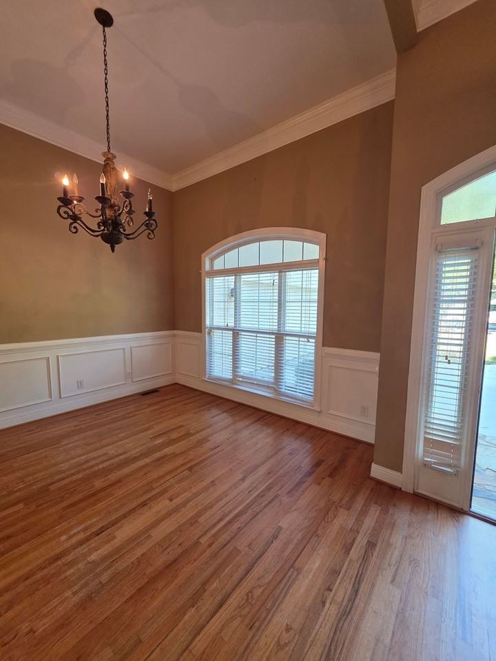 306 Lochleven Court - Photo 4 of 13