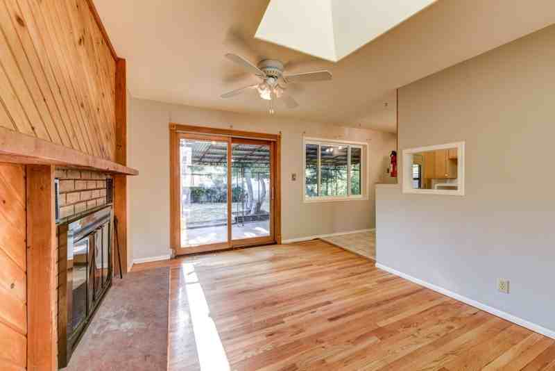 535 S 42nd St - Photo 2 of 29