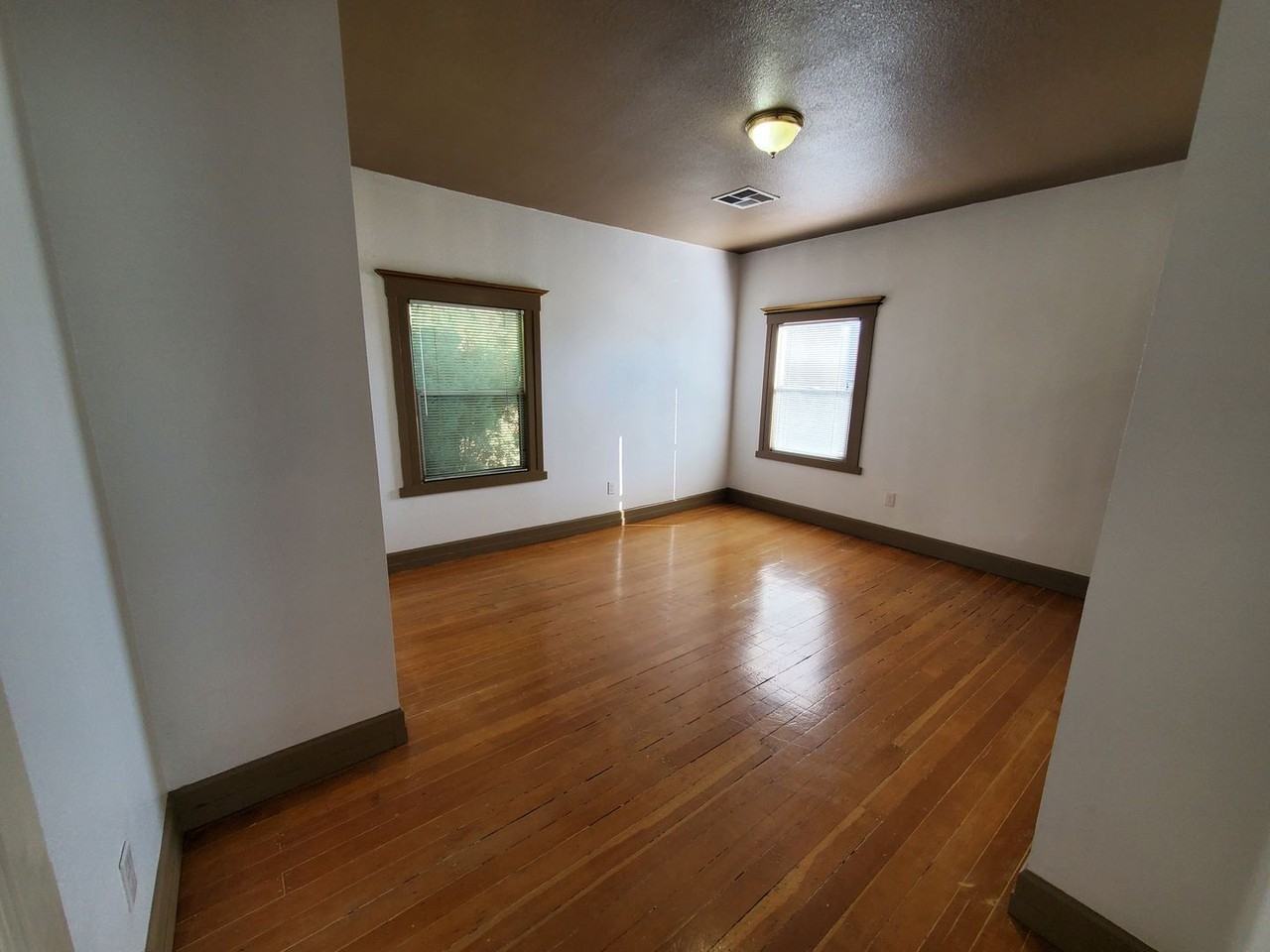 3018 I Street #B - Photo 2 of 8