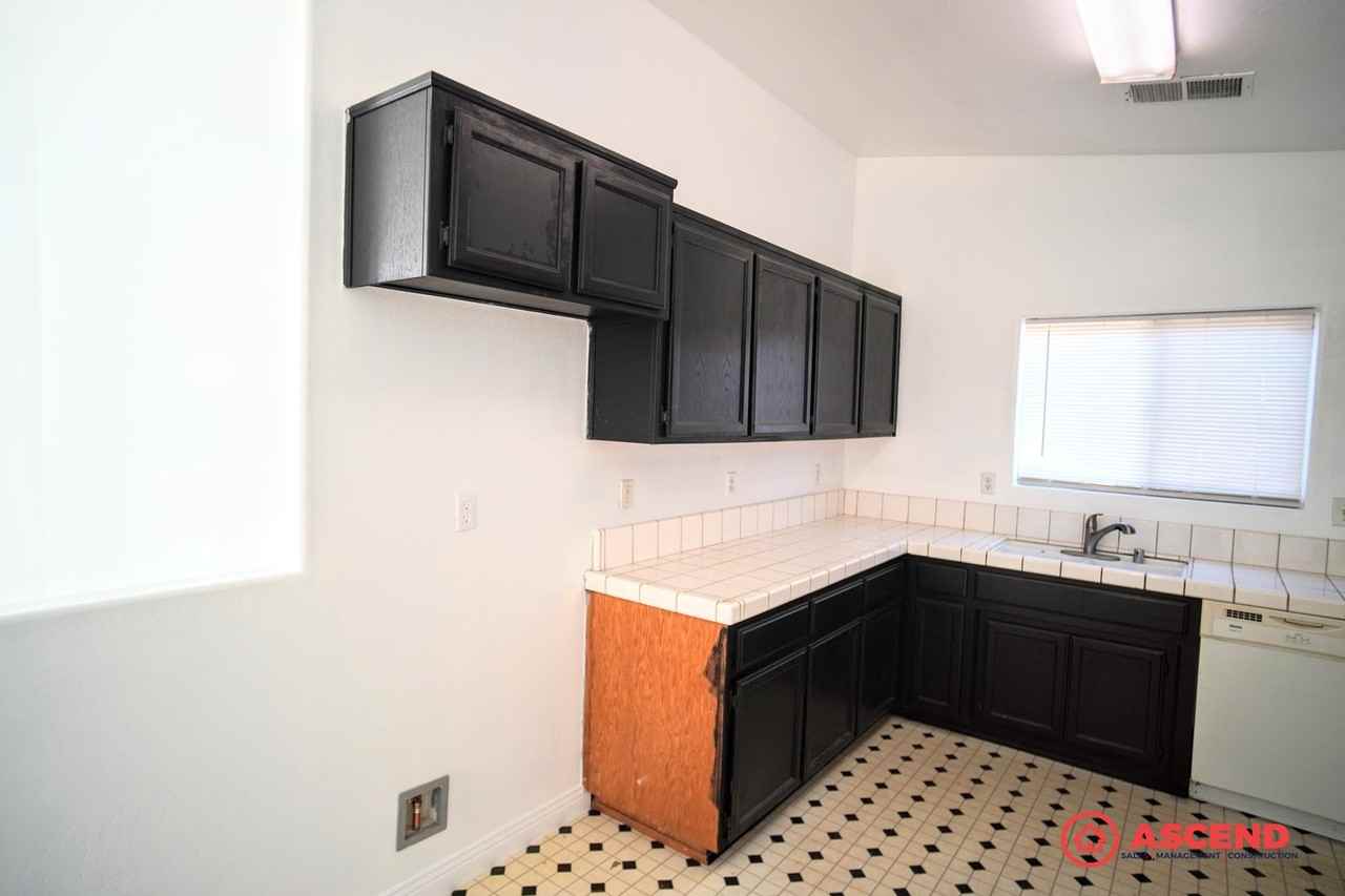 1305 Innsbruck Dr - Photo 4 of 19