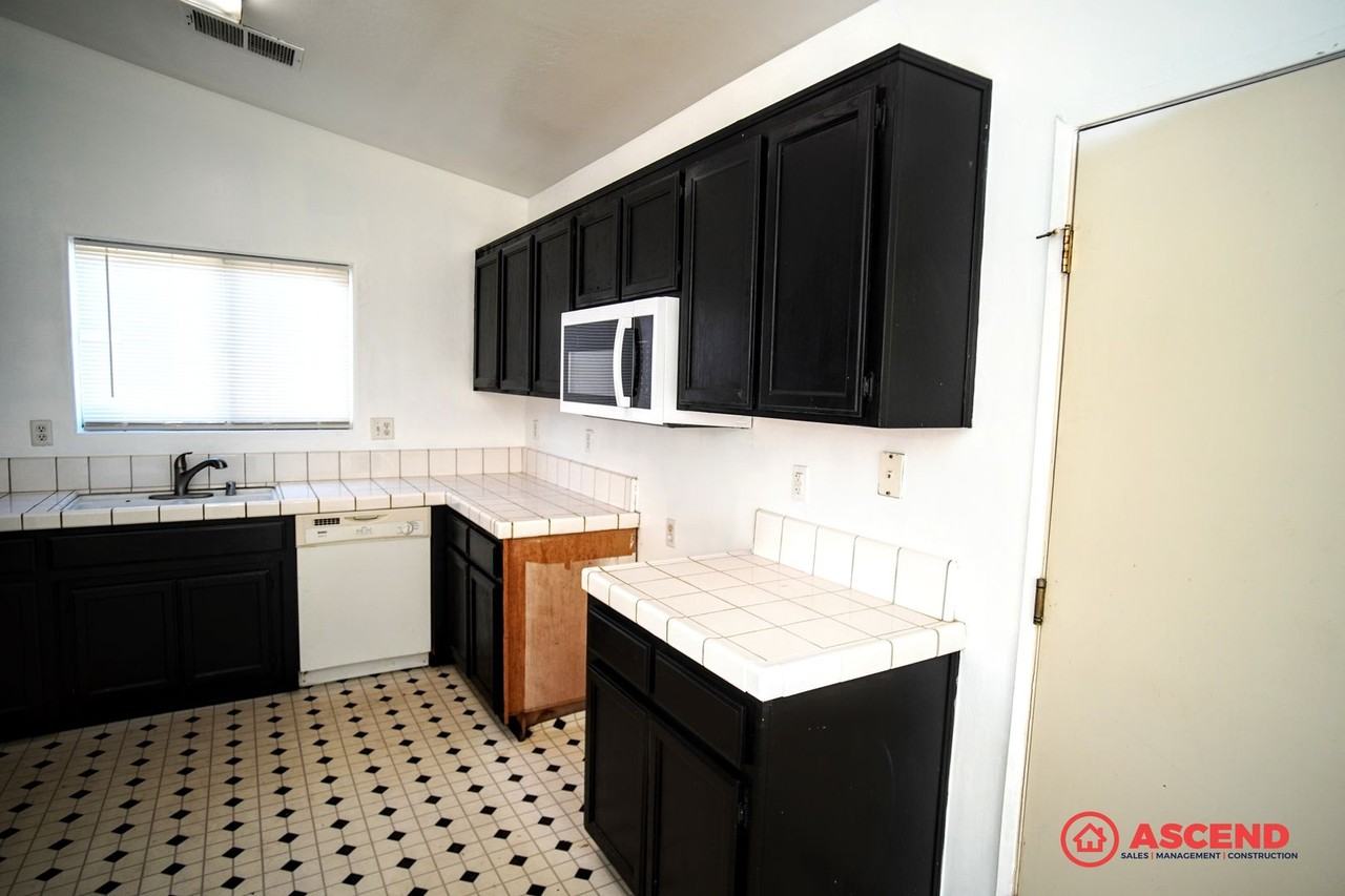 1305 Innsbruck Dr - Photo 5 of 19