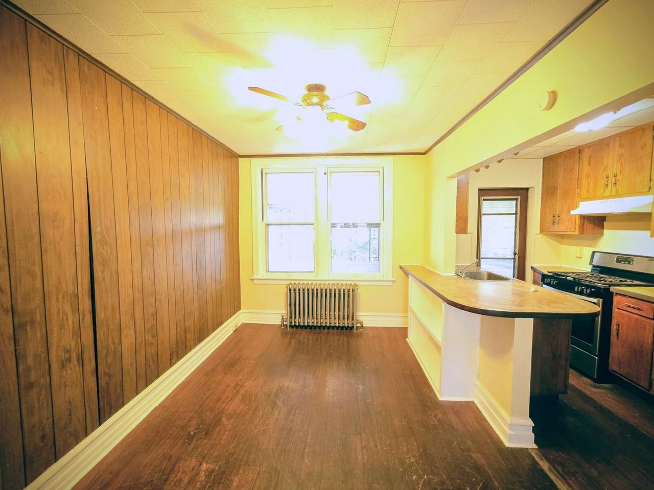 1016 Spring Garden St - Photo 3 of 19
