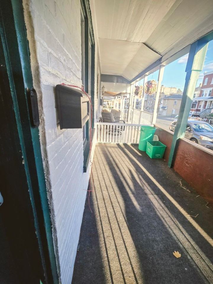 625 W Greenleaf St - Photo 3 of 19