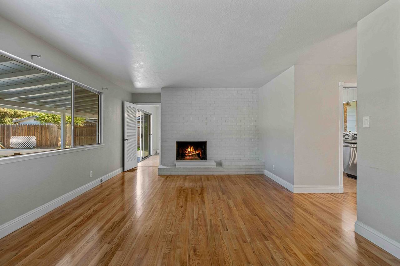 2825 Westchester Ln - Photo 6 of 30