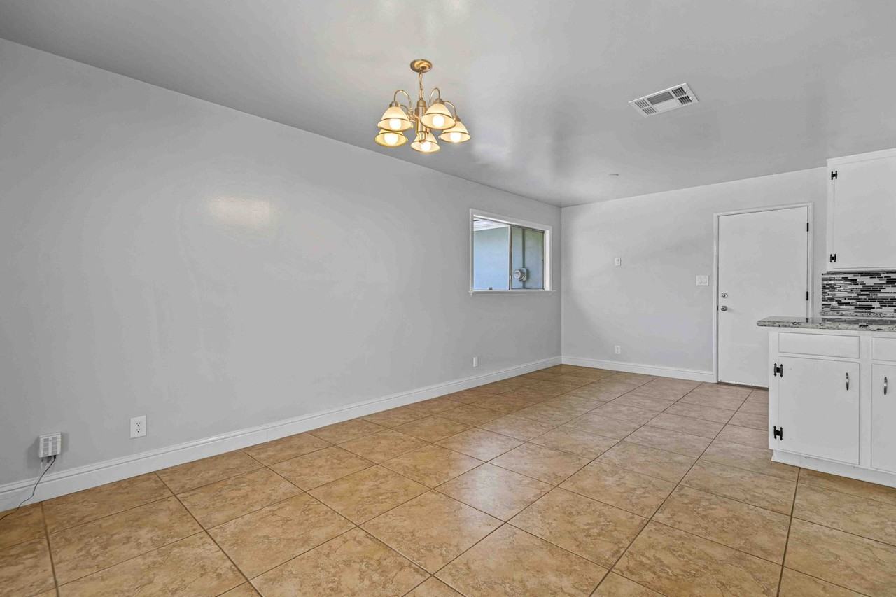 2825 Westchester Ln - Photo 7 of 30