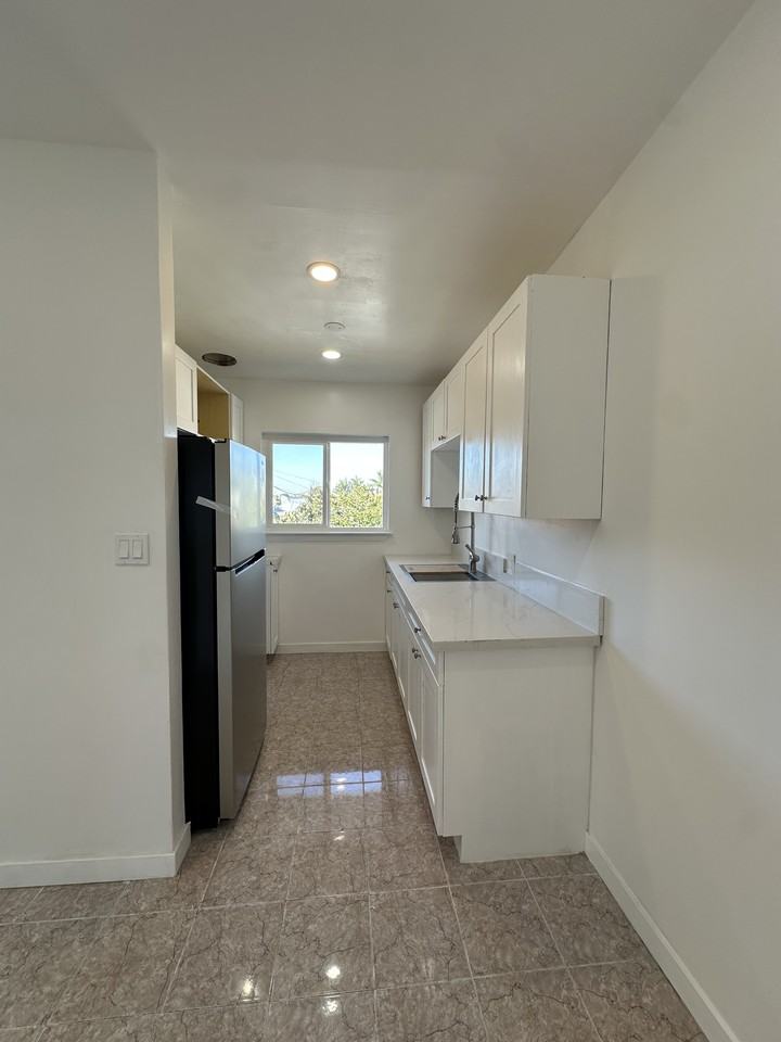 3118 West 109th Street #1-2 - Photo 6 of 8