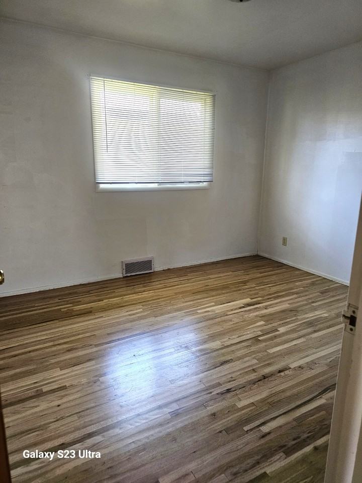 909 Avenue A Nw #NA - Photo 2 of 6