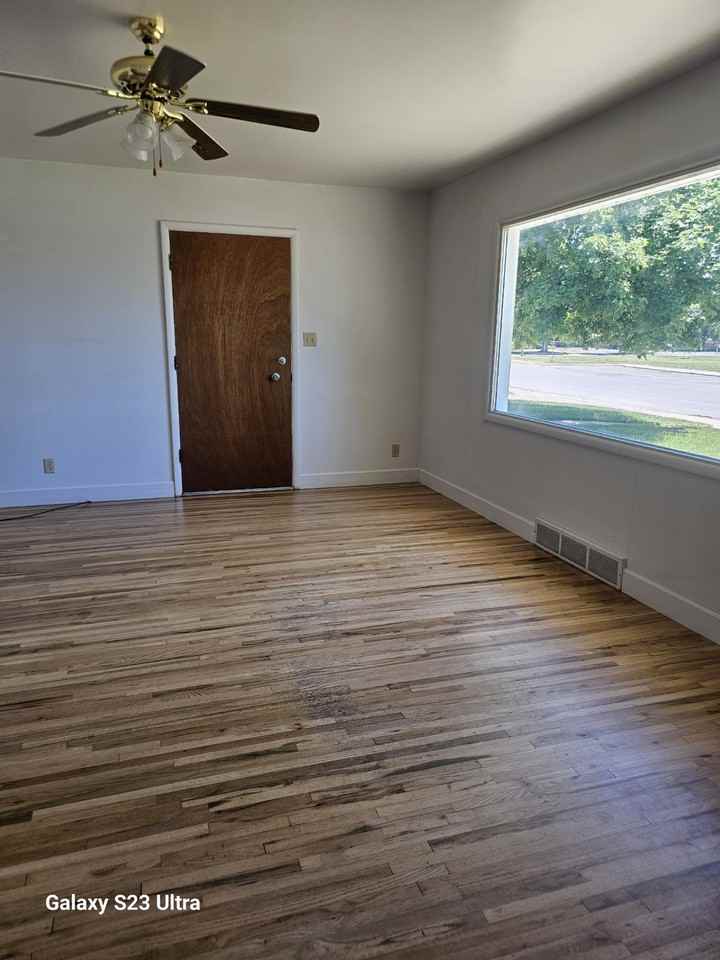 909 Avenue A Nw #NA - Photo 3 of 6