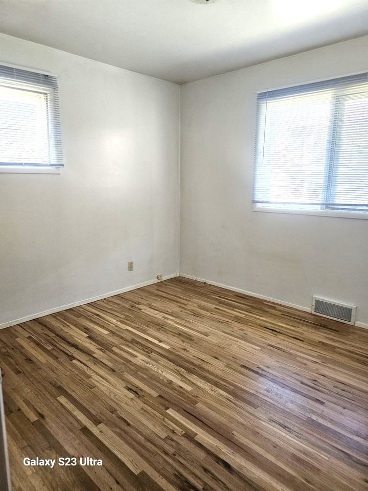 909 Avenue A Nw #NA - Photo 6 of 6