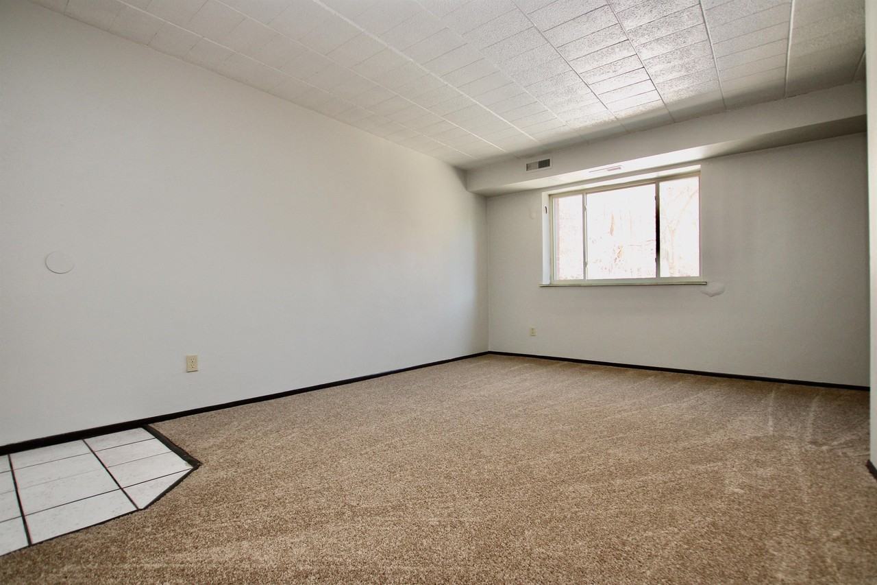 AMADELL APARTMENTS -- 005 - Photo 3 of 40