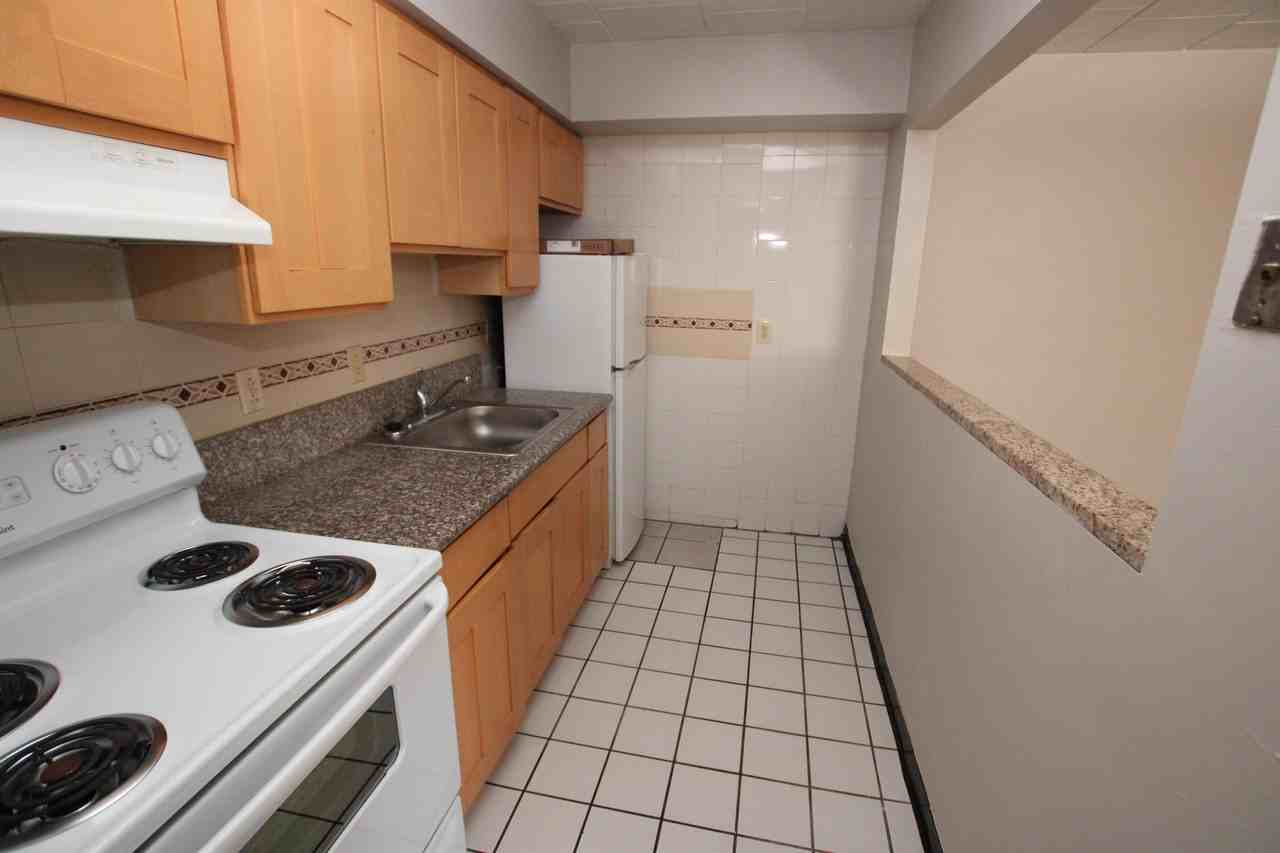 AMADELL APARTMENTS -- 005 - Photo 4 of 40