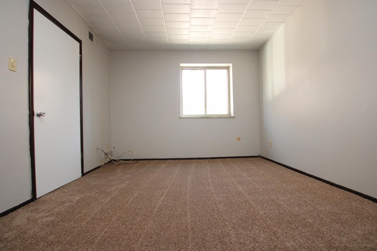 AMADELL APARTMENTS -- 005 - Photo 7 of 40