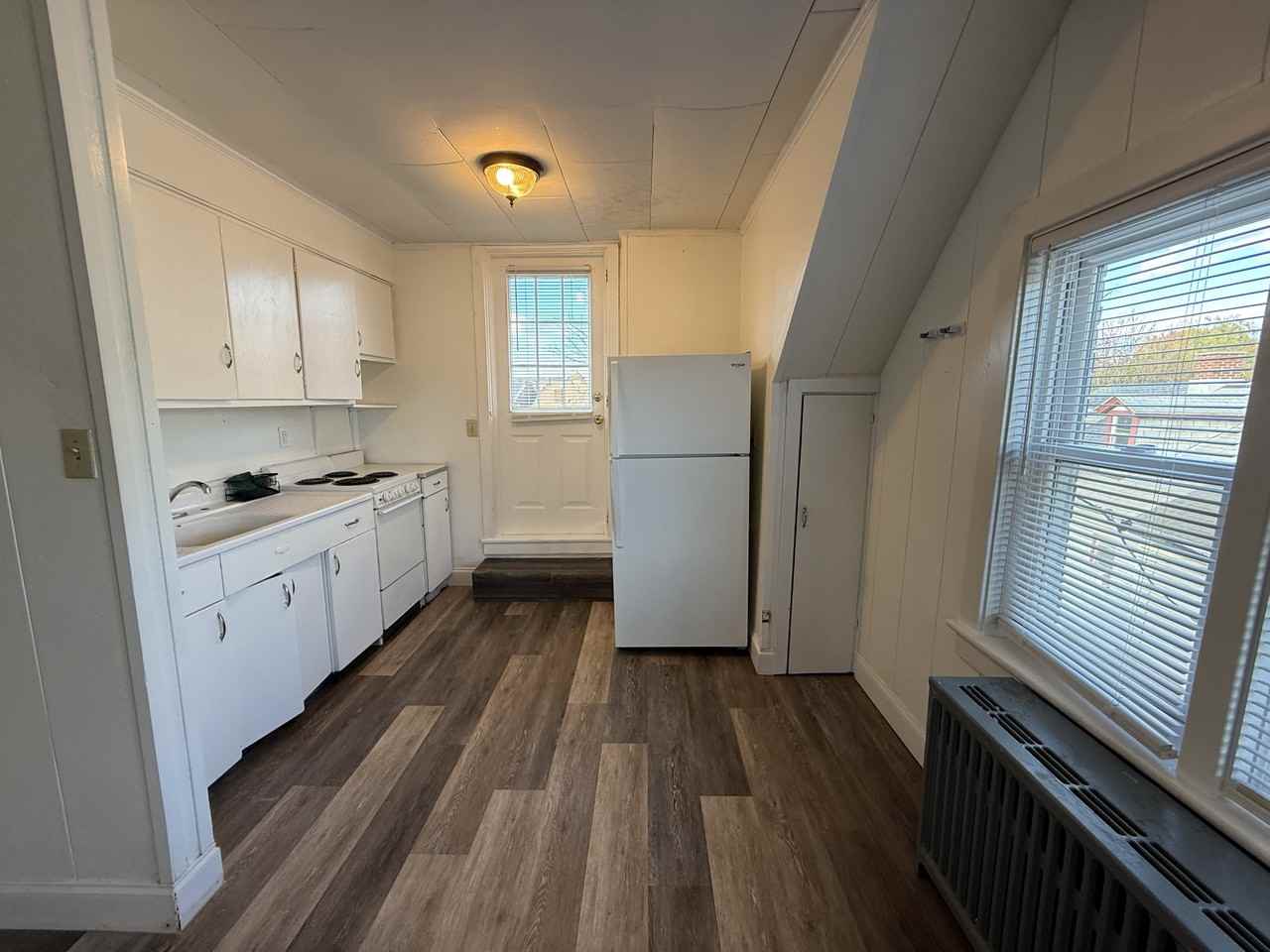 823-825 Church St - Photo 3 of 9