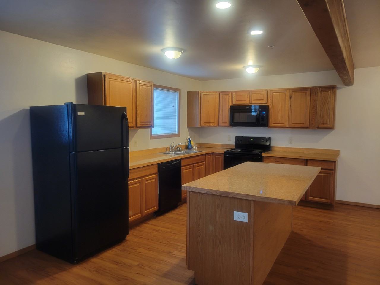 1410 Worden St - Photo 2 of 9