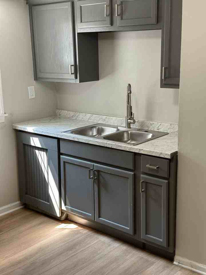 Claybrook St. 1038 - Photo 5 of 9