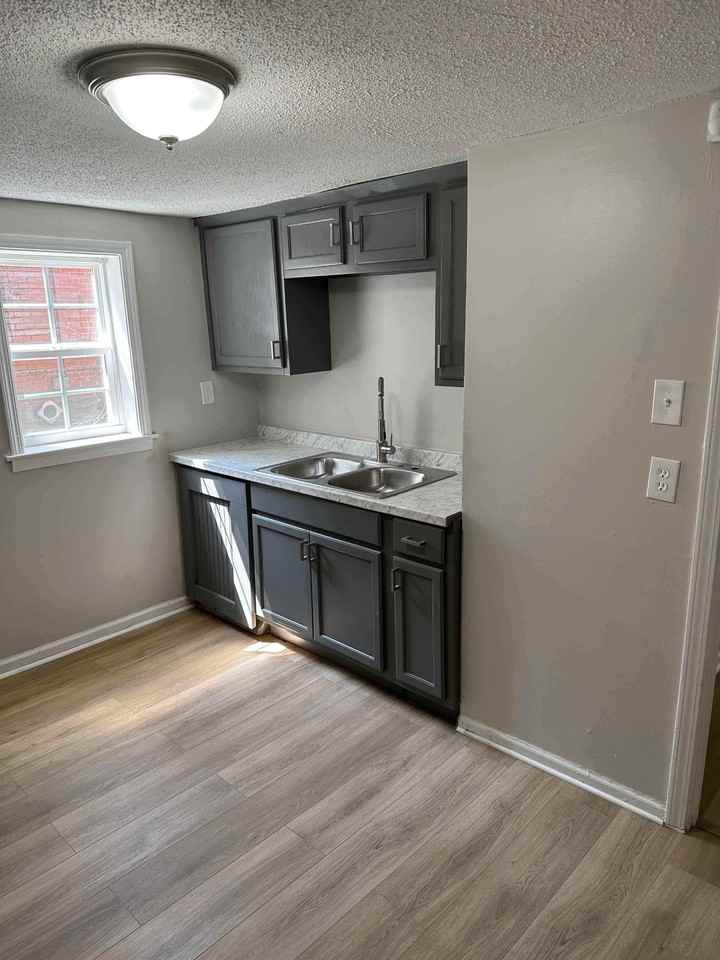 Claybrook St. 1038 - Photo 6 of 9