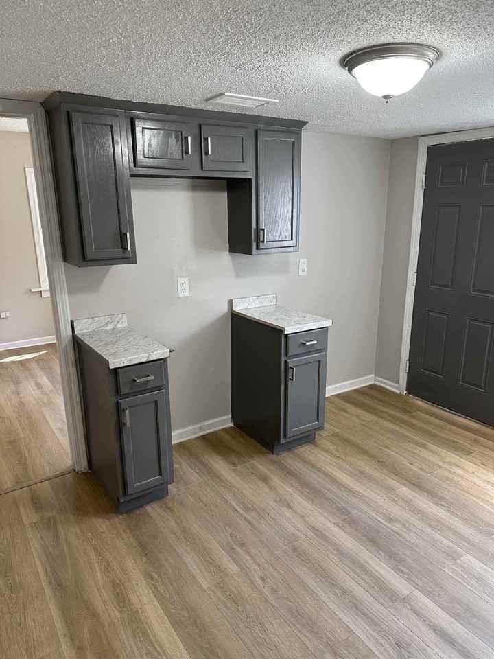 Claybrook St. 1038 - Photo 7 of 9