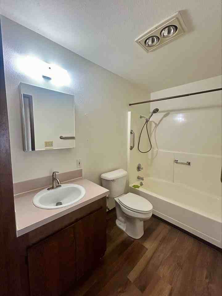 PINETREE - Photo 4 of 11