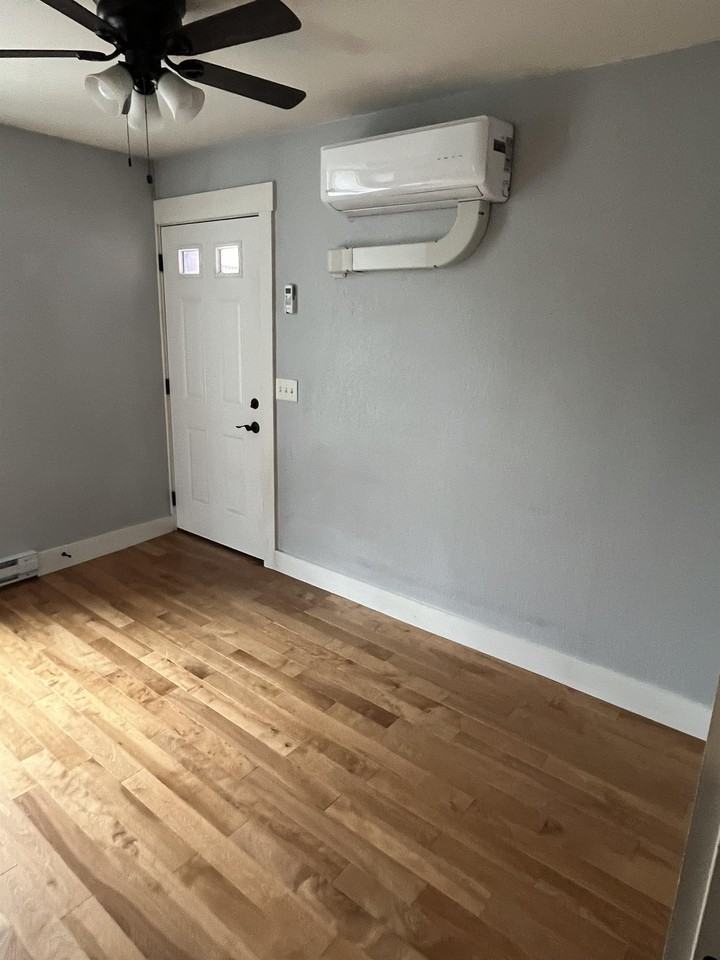 James Howie Block - Photo 2 of 13